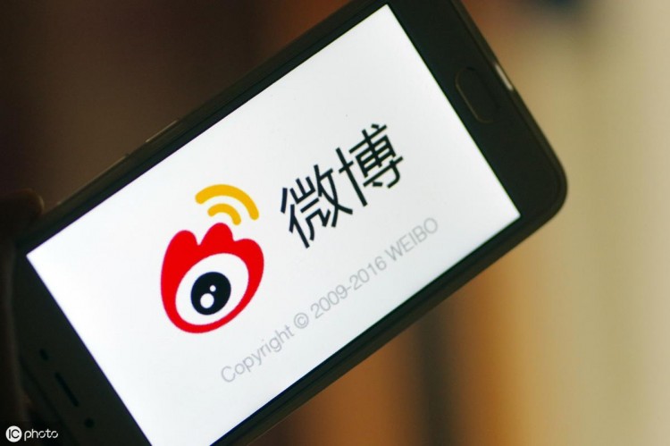 热搜明星网红微博的赚钱之道