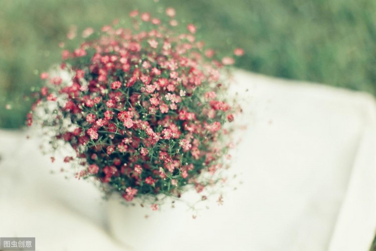 20个伤感爱情句子:一删微信便是永别愿你天黑有灯下雨有伞