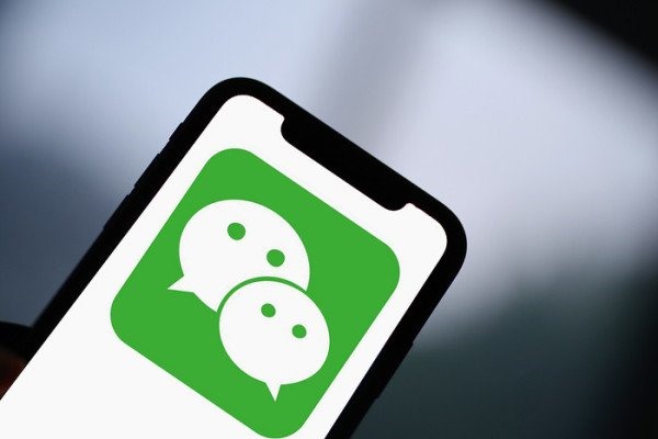 如何在微信上发朋友圈定位自己的位置？